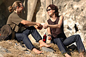 Paar beim Rasten, Picknick, Wandern in Andalusien, Spanien