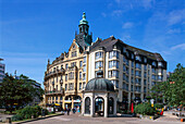 Blick auf Gebäude am Kochbrunnenplatz, Wiesbaden, Hessen, Deutschland, Europa
