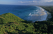 View of Byron Bay, NSW, Australien, view of Byron Bay, Cape Byron, Sweeping white beach, popular tourist spot