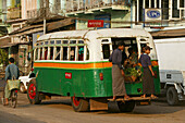 Kyaik-pun Pagode, Bago, Local bus, Bago