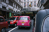 Taxis vor dem, Savoy Hotel London, Großbritannien