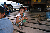 Autofaehre ueber den Mekong River, bei Champasak, Suedlaos Laos