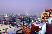 Das Restaurant Vertigo auf der Dachterrasse des Hotel Banyan Tree am Abend, Bangkok, Thailand