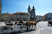 Kutsche, Rathausplatz, Teyn Kirche, Altstadt, Prag Tschechien