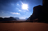 Wüstenlandschaft mit Bergen, Wadi Rum, Jordanien, Naher Osten