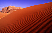 Wüstenlandschaft mit roten Felsen, Wadi Rum, Red Desert, Jordanien, Naher Osten