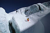 Skifahrer auf dem Gletscher, Schwarztor-Gletscher Zermatt, Schweiz