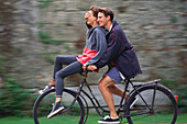 Boy & Girl auf dem Fahrrad, People Release on application