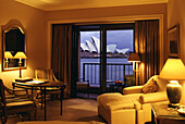 Menschenleeres Zimmer im Park Hyatt Hotel mit Blick auf das Opera House, Sydney, New South Wales, Australien