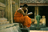 Reading monk, Si Saket temple, Vientiane, Laos Indochina, Asia