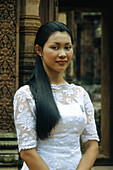 Young woman in front of Banteay Srei temple, Angkor, Siem Raep, Cambodia, Asia