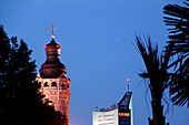 Blick am Abend über die Altstadt mit Rathaus und City Hochhaus, Leipzig, Sachsen, Deutschland, Europa