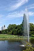 See mit Fontäne im Clara Zetkin Park, Leipzig, Sachsen, Deutschland, Europa