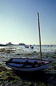 Boot am Strand, Port Scarff, Bretagne, Frankreich