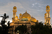 Brunei Moschee bei Sonnenuntergang, Jame'Asr Hassan Bolkia Mosque, Bandar Seri Begawan, Brunei Darussalam, Asien