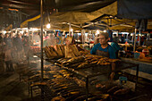 Gegrillter Fisch auf dem Nachtmarkt, Pasar Malam Night Market, Bandar Seri Begawan, Brunei Darussalam, Asien