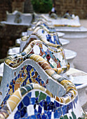 Serpentinenbank im Park Güell, Antoni Gaudi, Barcelona, Spanien