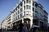 Shopping in der City, junge Konsumenten, Nobelgeschäfte, Große Bleichen, Grosse Bleichen, Hamburg