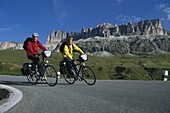 Mountainbiker, Passo Pordoi, Dolomites, Italien, Europa
