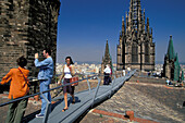 Touristen auf dem Dach, La Seu Kathedrale, Altstadt, Barri Gotic, Barcelona, Spanien