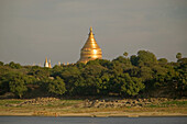 Golden Pagoda, Bagan, Golden Pagoda, Bagan, view from the river, Ansicht der Goldenen Pagode vom Schiff