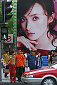 Pedestrians, Huaihai Xilu,intersection Huaihai Xilu, shopping, people, Fußgänger, consumer, consume, Konsum, Einkauf