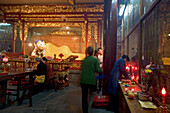 Longhua Temple,Longhua Temple and pagoda, oldest and largest buddhist temple in Shanghai, ältester und größter buddistischer Tempel, reclining Buddha, liegender Buddha, Statue