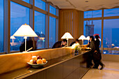 JW Marriott Hotel Shanghai,Five Star Hotel, Nanjing West Road, Lobby in 38th floor, opened 2003, Luxury hotel, Luxushotel, Empfang, reception