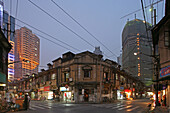 Hongkou quarter Shanghai, junction, street corner, highrise, street, Shops, scaffolding