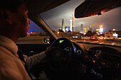 Taxi Shanghai,Mercedes Benz Taxi, Fahrt zum Flughafen Pudong, Taxifahrer, airport taxi, driver, Skyline Pudong