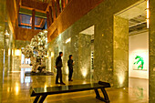 Shanghai Gallery of Art,Three on the Bund, designed by Michael Graves, modern architecture, Lichthof, hall, Halle, courtyard, Empore, Galerie. postmodern interior, neoclassical building, atrium