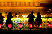 Bar TMSK, Xintiandi,TMSK Bar, retail, entertainment, cultural, recreational, commercial and residential facilities in restored "Shikumen" houses, illuminierte Bar