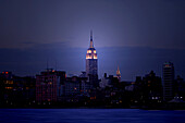 Empire State Building bei Nacht, Manhatten, New York, USA