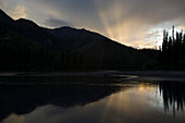 abendstimmung am south nahanni river bei old outfitters camp