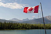 kanadische flagge am rabbitkettle lake