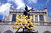 The Neptun Fountain (with city crest ), symbol of Gdansk, built in 1633, Gdansk, Danzig, Poland