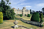 Landhaus, Somerleyton Hall mit Gartenanlage, Suffolk, England