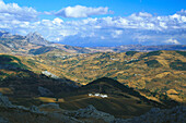 Gebirge unter Wolkenhimmel, Sierra de Chimenea, Provinz Malaga, Andalusien, Spanien, Europa