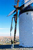 Abnehmen der Segel,Windmühle,Consuegra,Provinz Toledo,Castilla-La Mancha,Spanien