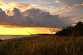 Strand beim Campingplatz Roosta bei Sonnenuntergang, Läänemaa, Westestland, Estland
