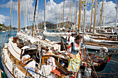 Seeleute in traditionelle Kostüme, Antigua Classic Yacht Regatta, Falmouth Harbour, Antigua