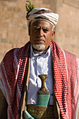 Jemenit mit traditioneller Jambia Dolch, Wadi Dhar, Jemen