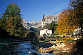 Church in Ramsau with autumn colours and view to Reiteralm, Berchtesgaden range, Upper Bavaria, Bavaria, Germany