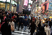 Rush hour, Times Square, Einkaufen, Touristen,Manhattan, New York City, U.S.A., Vereinigte Staaten von Amerika