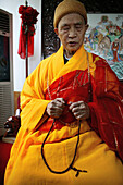 Abt des Baotan Si Kloster mit Gebetskette, Nantai, Heng Shan Süd, Provinz Hunan, China, Asien