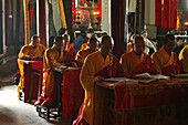 monks, Temple of Longevity, Monastery, Jiuhuashan, Mount Jiuhua, mountain of nine flowers, Jiuhua Shan, Anhui province, China, Asia