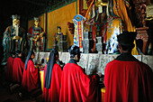 Taoistische Mönche im Zhongyue Kloster, im Shaolin Tal, daoistisch buddhistischer Berg, Song Shan, Provinz Henan, China, Asien