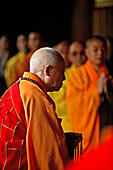 Mönch, Taihuai, Wutai Shan ,Mönch, Abt, Gebet im Kloster, Taihuai, Wutai Shan, Provinz Shanxi, China, Asien