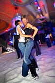 Zwei Frauen beim tanzen, Club Celnice, Nove Mesto, Neue Stadt, Prag, Tschechien
