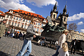 Touristen am Altstädter Ring, Staromestske Namesti, Altstadt, Stare Mesto, Prag, Tschechien